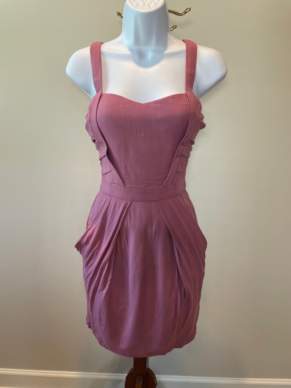 BCBGeneration Bubble‑Hem Dress – Size 8 (NWOT)